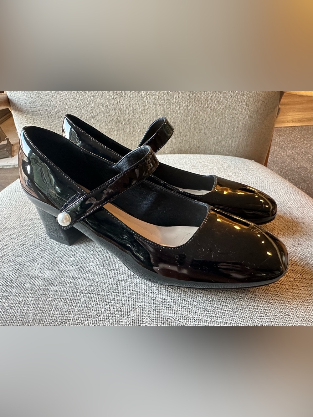 Naiyee Black Patent Mary Jane Short Block Heel Pearl Accent Women’s Size 9